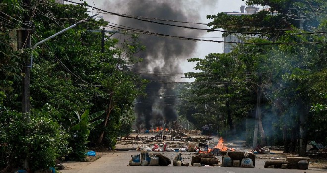 Myanmar'da konser alanına hava saldırısı: