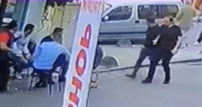 İstanbul'da akıl almaz olay kamerada: Korkutmak için yere açtığı ateşle adamı vurdu