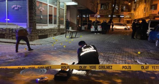 İstanbul'da silahlı çatışma! 3 kişinin yaralandığı olayda sokak savaş alanına döndü