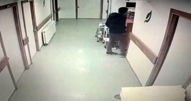 Esenyurt'ta hastaneden hemşirenin telefonu çalındı; o anlar kameraya yansıdı