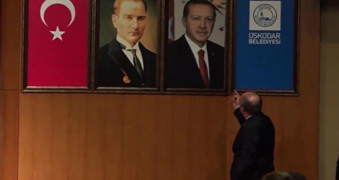 Muharrem İnce'nin Cumhurbaşkanı Erdoğan'ın fotoğrafının önüne geçip yaptığı teklif olay oldu