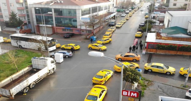 Ataşehir'de taksimetre nöbeti: Araçlarda akü bitti