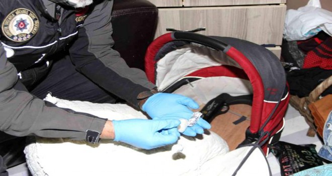 Kökünü Kurutma Operasyonu'nda uyuşturucular bebek pusetinden çıktı
