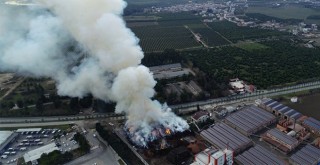 Adana'da fabrika yangını saatlerdir söndürülemedi