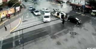 Mobese kameralarına yansıyan kazalar, 'bu kadar da olmaz' dedirtti