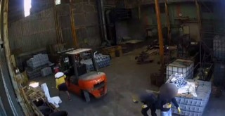 Kameranın açısını değiştiren çinko hırsızları kamerada