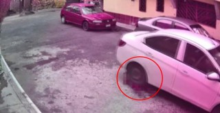 Meksika'da oyuncağının peşinden koşan çocuk aracın altında kaldı