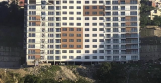 Deprem sonrası gündem olan bir bina daha!