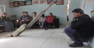 Çocukları ölümün eşiğindeki ailenin evleri yıkılmak üzere