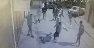 Konya'da tekme tokat dövülen gencin gasp edilme anı kamerada