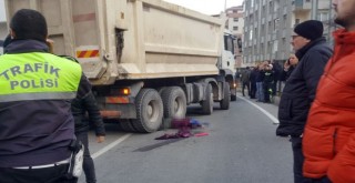 Harfiyat kamyonu dehşeti; Anne ve okula götürdüğü kızı öldü