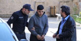 Annesini bıçaklayan genç tutuklandı, ifadeleri ise kan dondurdu