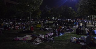 İstanbullular geceyi parklarda geçirdi