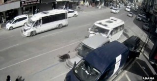 Duran araba adama çarptı