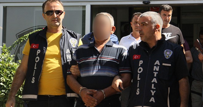  Antalya'da baltalı gaspçı tutuklandı