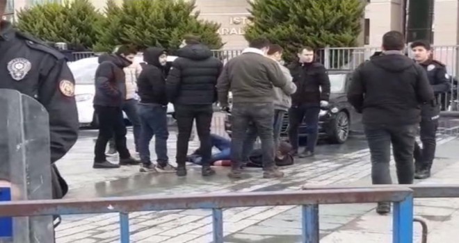 İstanbul Adliyesi önünde polise bıçaklı saldırı