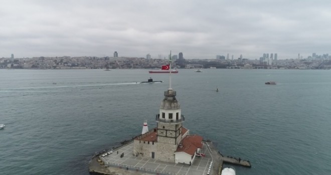 Türk Donanmasının gururu 'TCG Sakarya'nın bir günlük yolcuğunu İHA görüntüledi