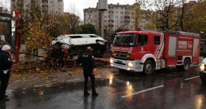 Esenyurt'ta servis minibüsü kaza yaptı!