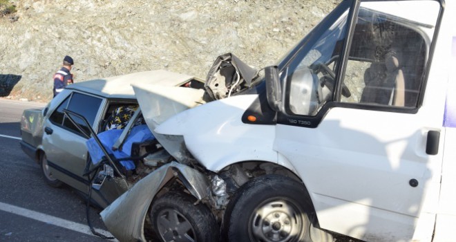 Antalya'da feci kaza: 2 ölü, 1 yaralı