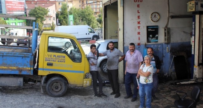 Şişli'de esnaf kapkaççıyı yakalayıp polise teslim etti