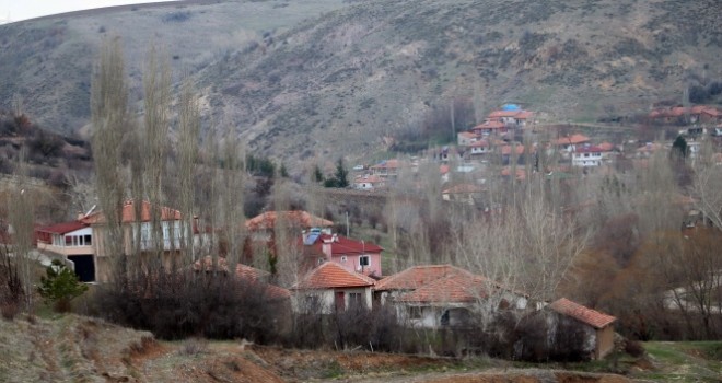 Karantinaya aldı köye misafir kabul edilmiyor