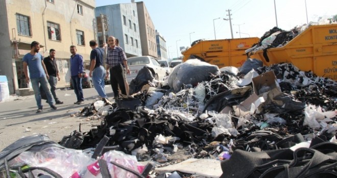  İzmir'in göbeğinde çöp dağları