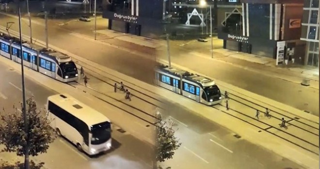 Antalya'da çocukların tramvayla ölüm oyunu