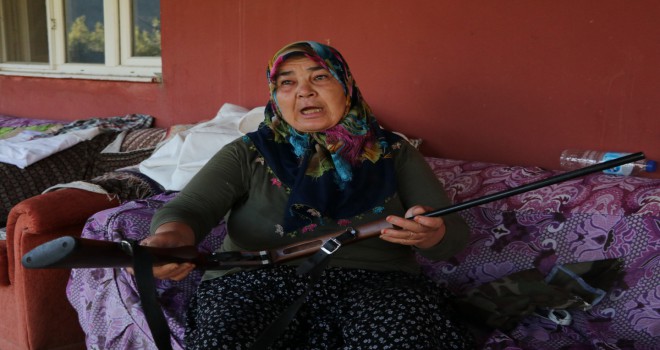 Yangının ortasında annesiyle kalan kadın: 'Tüfeğim yanımda olsa kendimi öldürecektim'