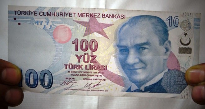 Üzerinde 10 yazan 100 liralık banknot görenleri şaşırttı