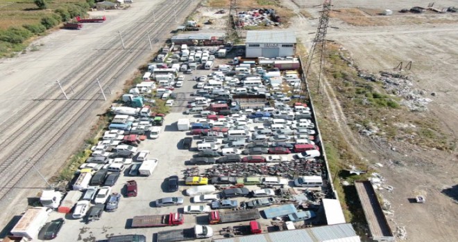 Milyonlarca liralık araçlar otoparklarda çürüyor