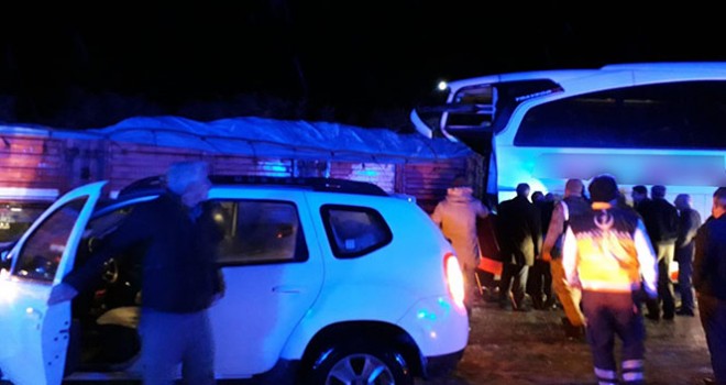  Bingöl'de tır ile otobüs çarpıştı: 8 yaralı