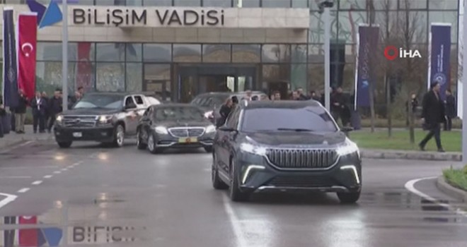  Cumhurbaşkanı Erdoğan, yerli otomobili kullandı