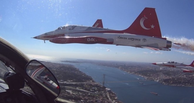 Türk Yıldızları'nın kokpitinden eşsiz İstanbul Boğazı manzarası