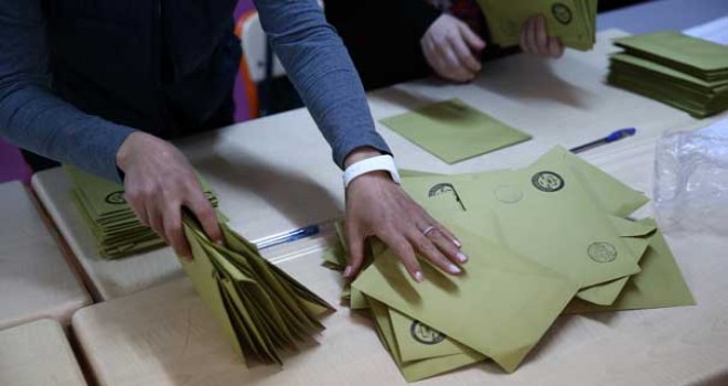 Kayyum atanan belediyelerde HDP'nin oyu azaldı