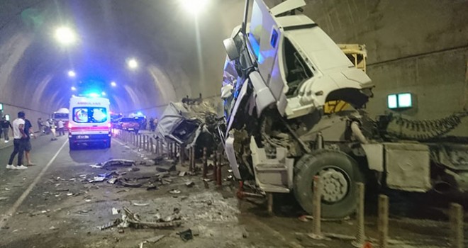 Sabiha Gökçen Havalimanı bağlantı yolundaki tünelde feci kaza