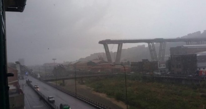 İtalya'da köprü çöktü