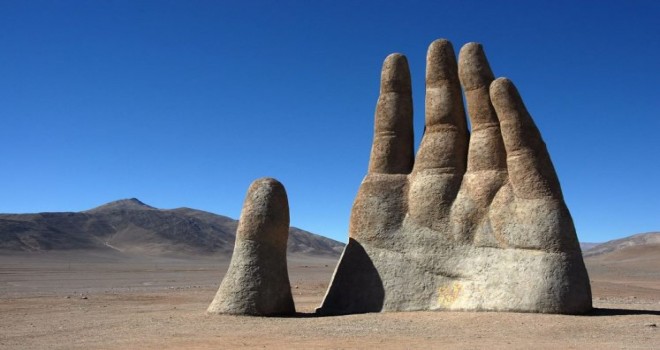 Çölün Ortasında Muhteşem Bir Eser: Mano Del Desierto