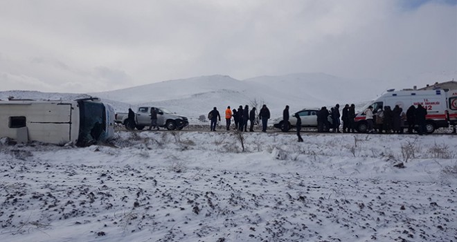  Kayseri'de yolcu otobüsü devrildi, çok sayıda yaralı var