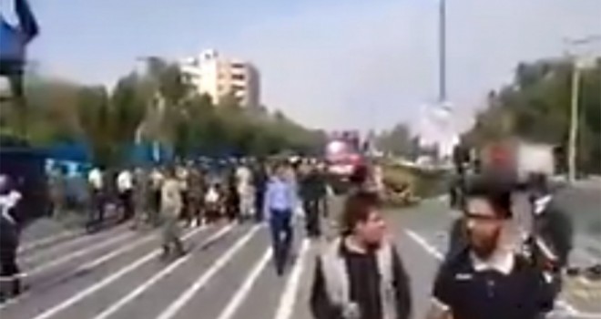 İran'da askeri geçit töreninde silahlı saldırı