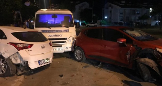 Alkollü sürücü ters şeride girdi, 5 araca çarptı