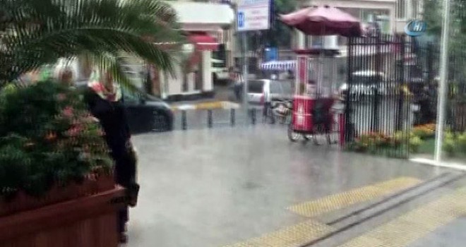 Meteoroloji uyarmıştı! İstanbul'da beklenen yağış başladı