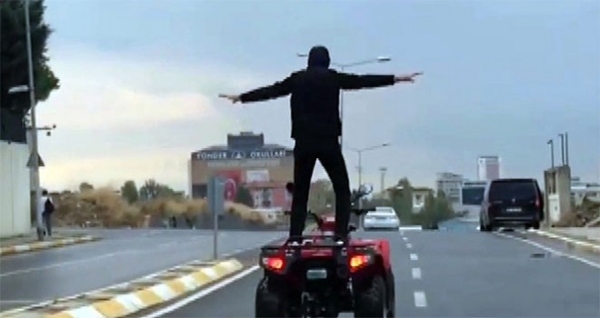 ATV sürücünün ,tehlikeli şovu kamerada