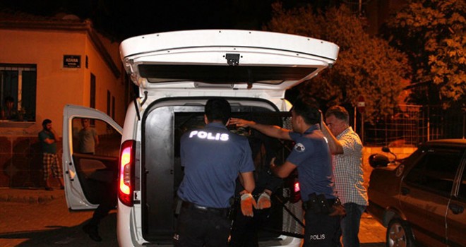 İzmir'de iki hırsız suçüstü yakalandı