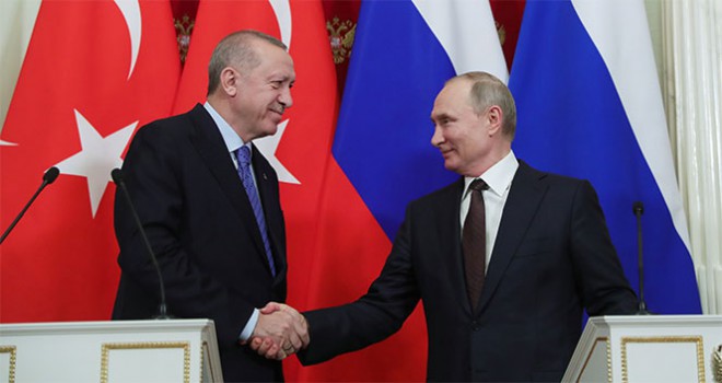 Cumhurbaşkanı Erdoğan ve Putin, Moskova'daki üçlü zirveyi ele aldı
