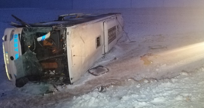  Kayseri'de yolcu otobüsü devrildi: 23 kişi yaralandı