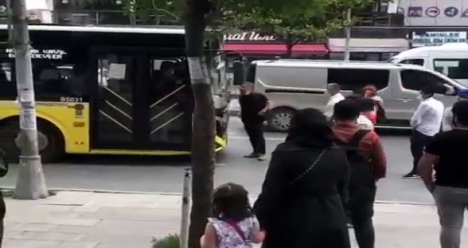 Belediye otobüsü yolcuları almadı, vatandaşlar otobüsün önünü kesti