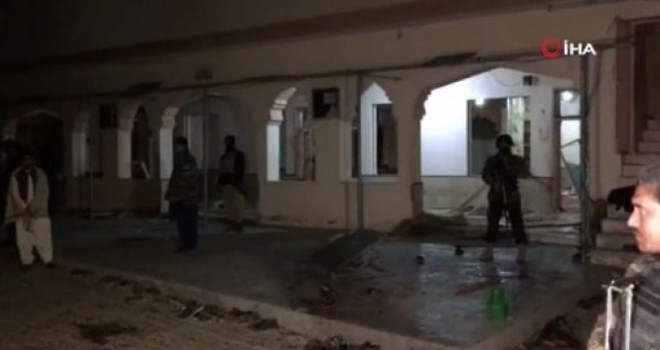  Pakistan'da cami saldırısı: 15 ölü,