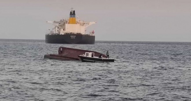 Karataş açıklarında gemiyle çarpışan tekne alabora oldu: 5 kişi kayıp