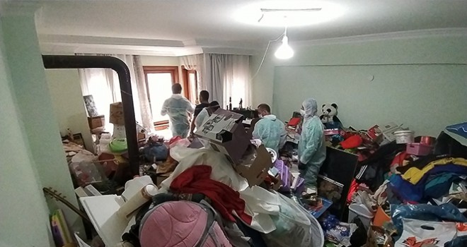 Atmaya kıyamadı, 10 kamyon eşya biriktirdi