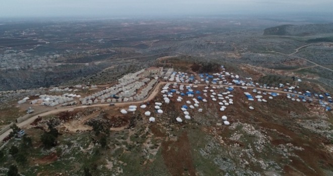  Bombardımandan kurtulmak için dağın tepesine sığındılar